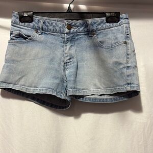 XS243 Randy Girl Blue Jean Shorts with Classic Design